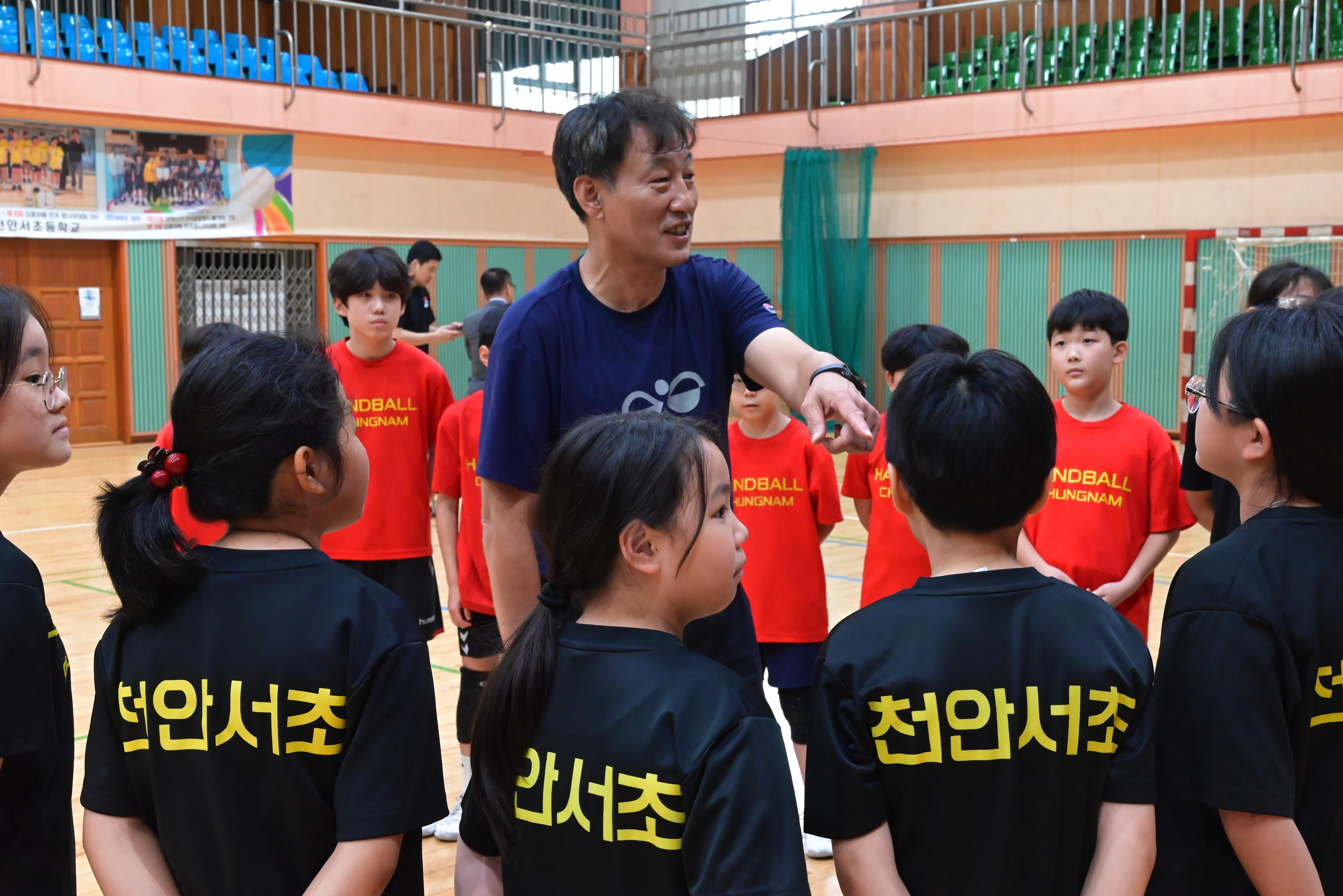 여자핸드볼 선수단 재능기부 활동 이미지2